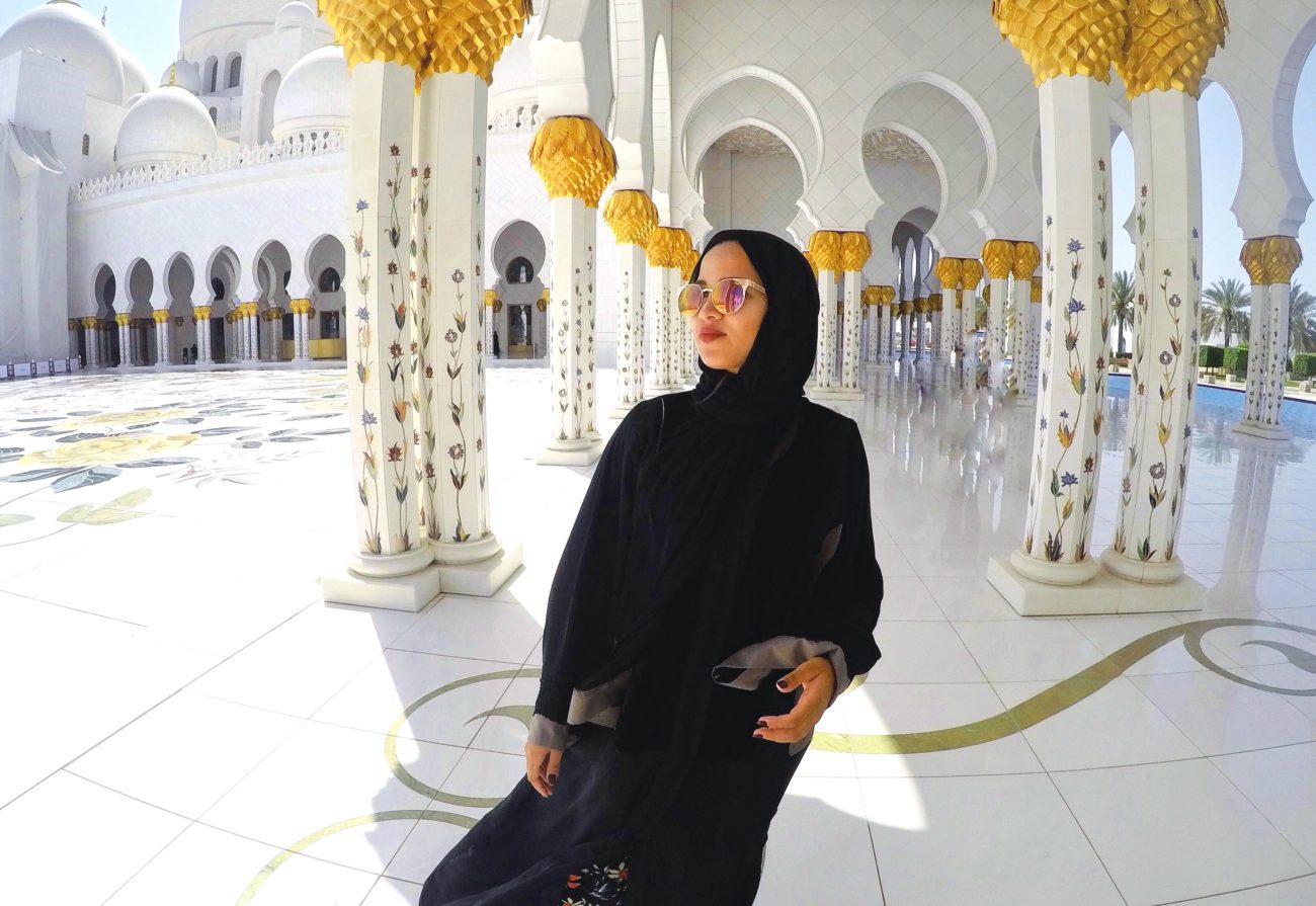 Sheikh-Zayed-Grand-Mosque-Abu-Dhabi-Dress-in-Dubai-Packs-Light - The Brown ...